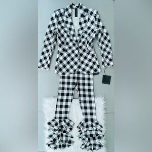 nwt
norma kamali
XS single breasted jacket +
XXS ruffle legging
blk buffalo chk